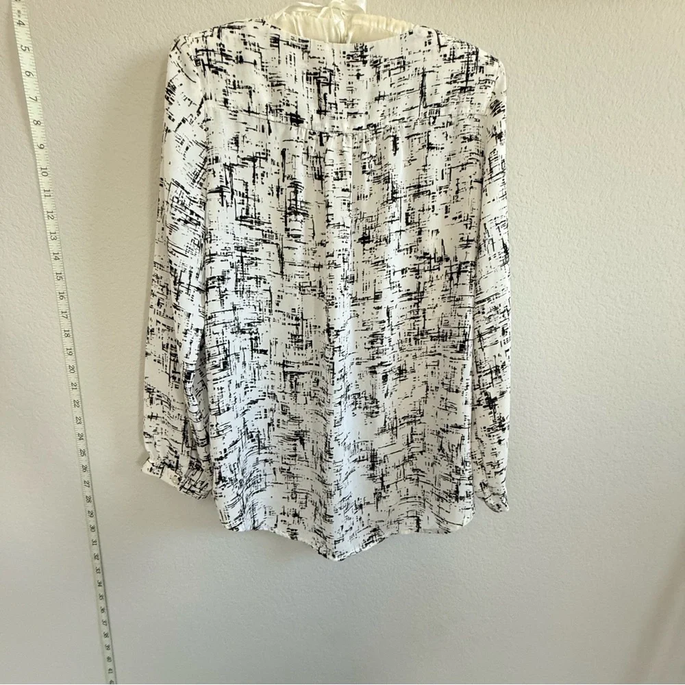 Mercer & Madison Monochrome Patterned Blouse Small - Picture 5 of 14